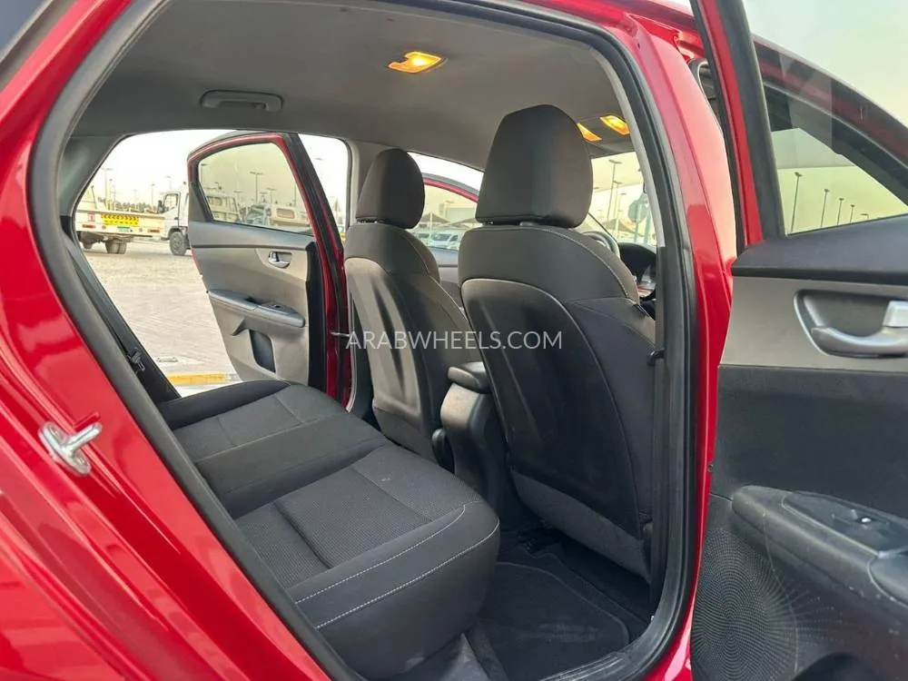 Kia Forte 2019 for Sale in Sharjah Image-10