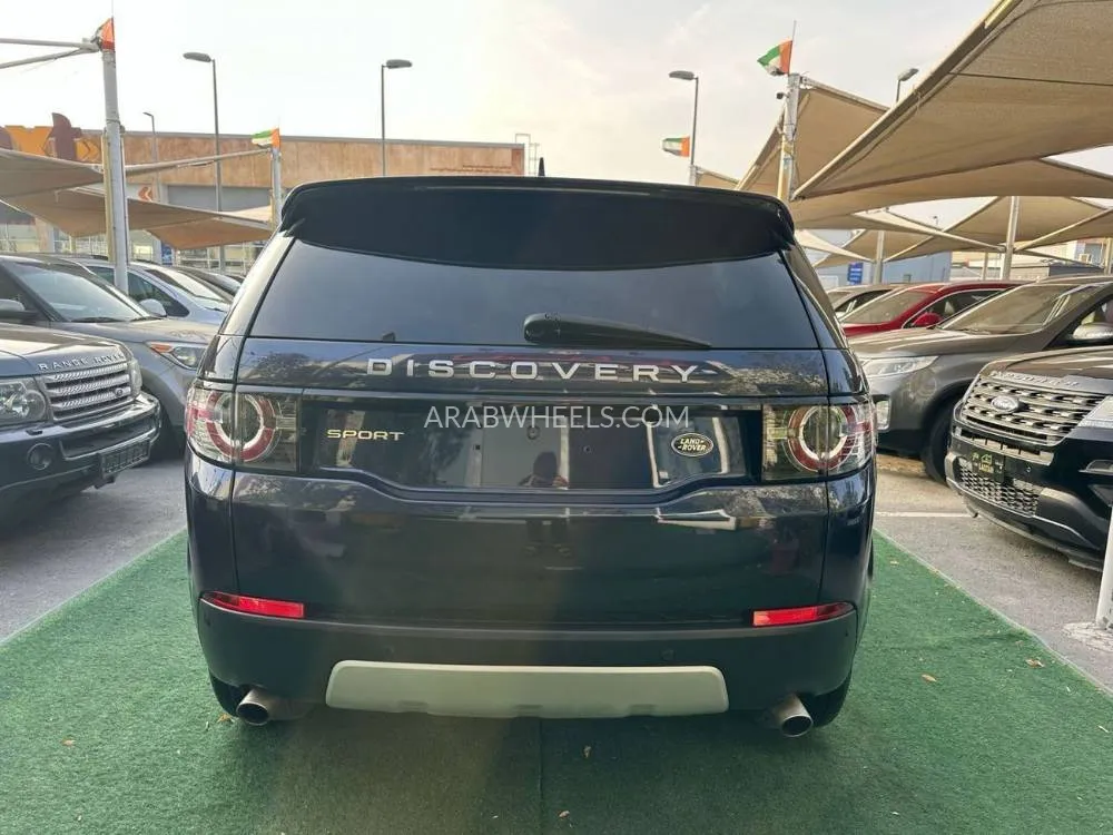 Land Rover Discovery 2016 for Sale in Sharjah Image-2
