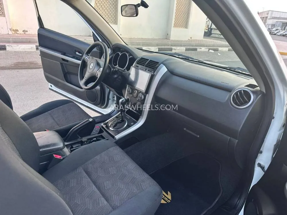 Suzuki Grand Vitara 2014 for Sale in Sharjah Image-12