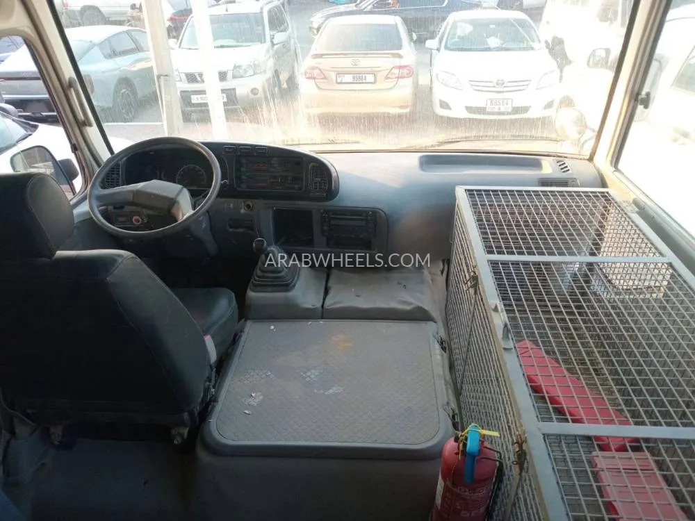 Toyota Coaster 2013 for Sale in Ajman Image-3