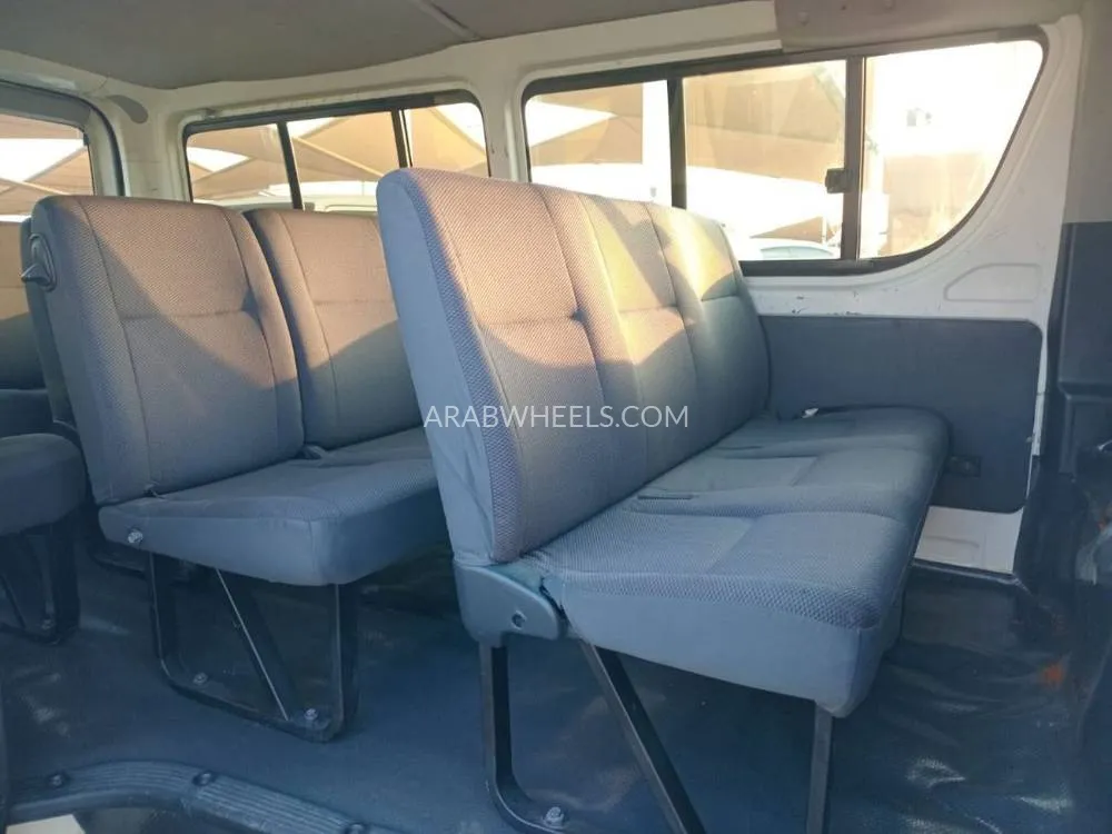 Toyota Hiace 2013 for Sale in Ajman Image-9