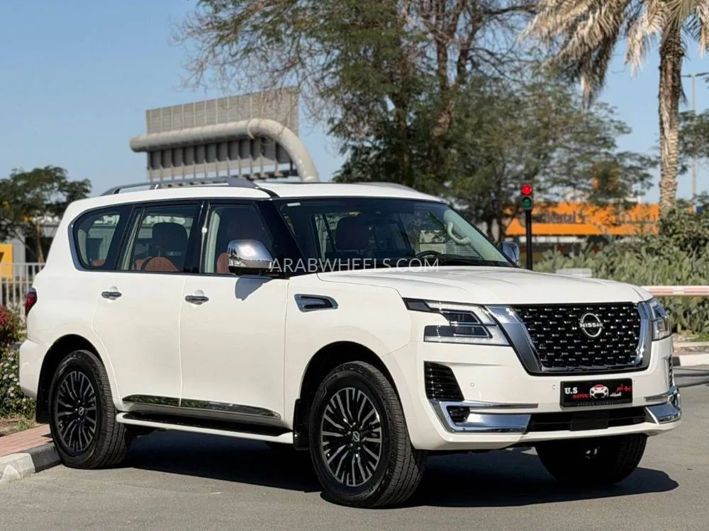 Nissan Patrol 2023 for Sale in Dubai Image-4