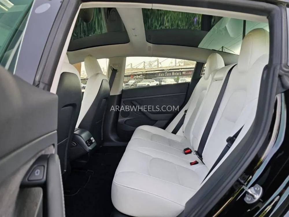 Tesla Model 3 2021 for Sale in Dubai Image-8
