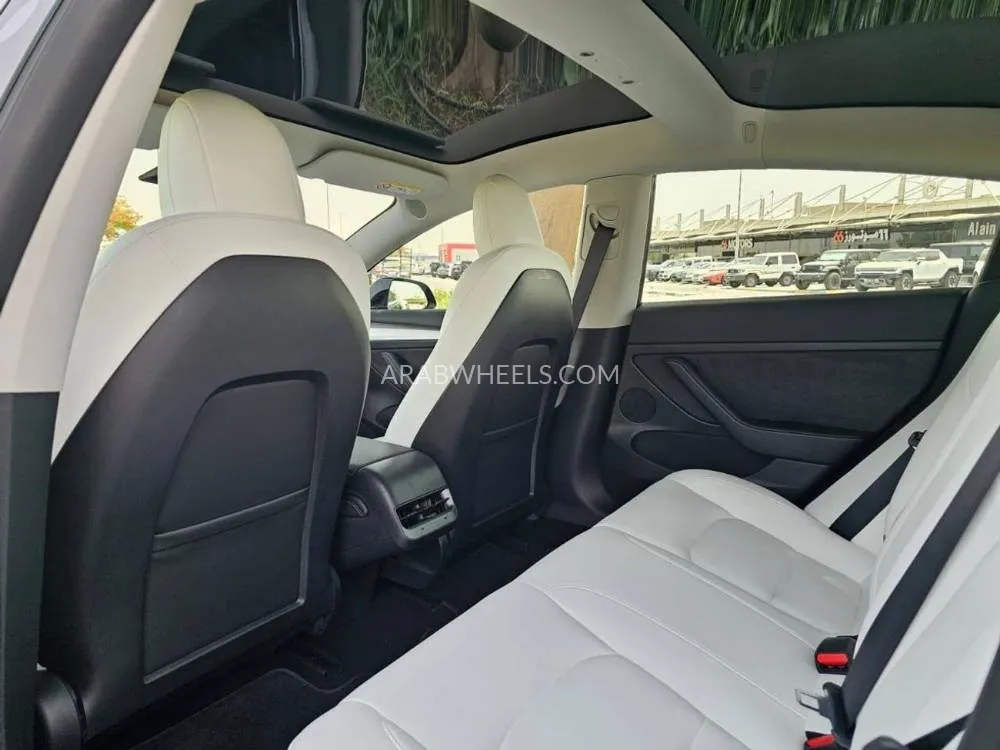 Tesla Model 3 2021 for Sale in Dubai Image-11
