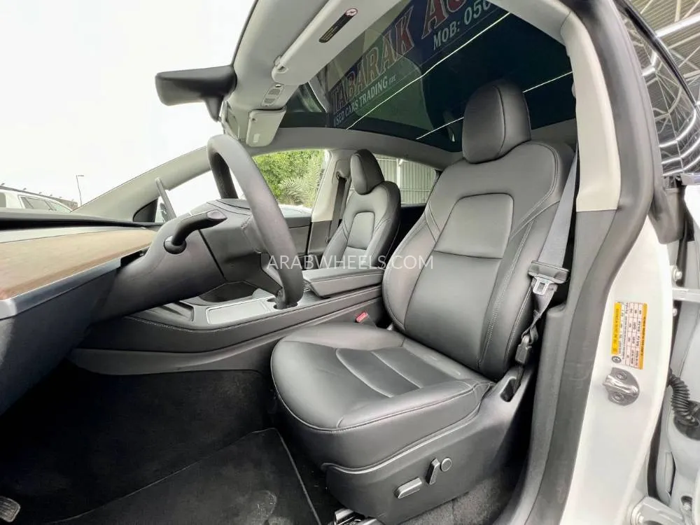 Tesla Model Y 2023 for Sale in Ajman Image-8