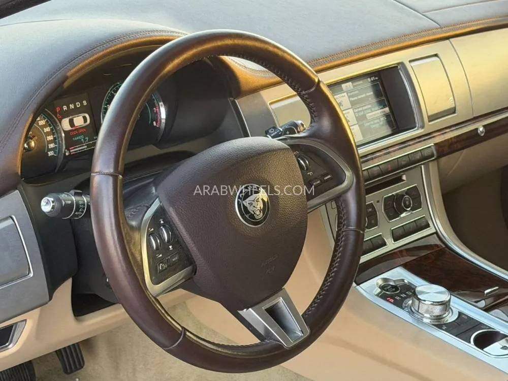 Jaguar XF 2014 for Sale in Sharjah Image-8