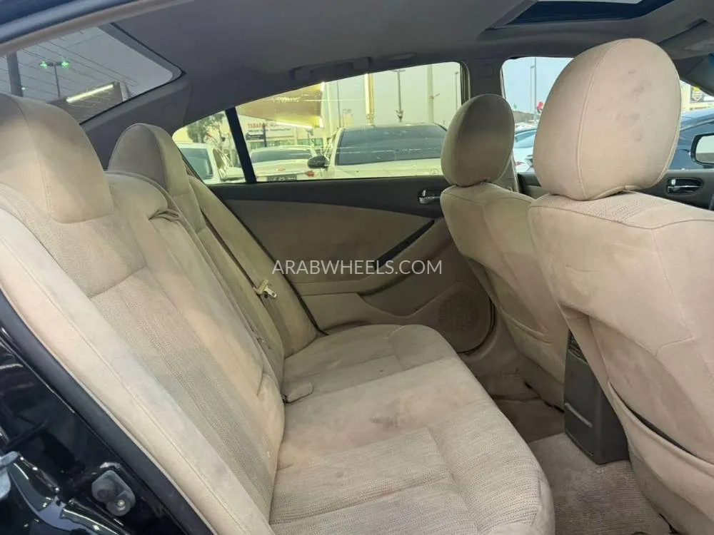 Nissan Altima 2011 for Sale in Sharjah Image-10