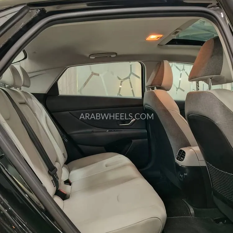 Hyundai Elantra 2024 for Sale in Sharjah Image-11