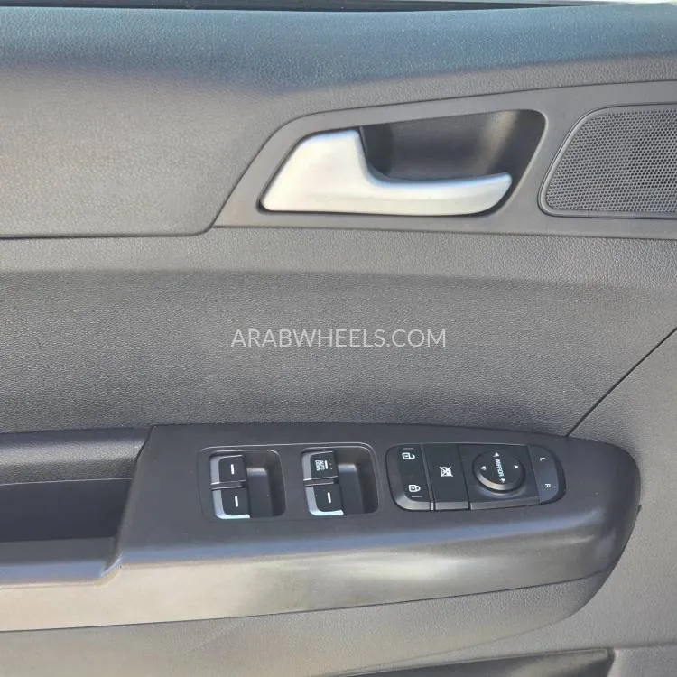 Kia Sportage 2016 for Sale in Sharjah Image-13