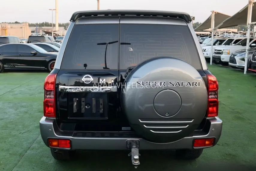 Nissan Patrol 2023 for Sale in Sharjah Image-8