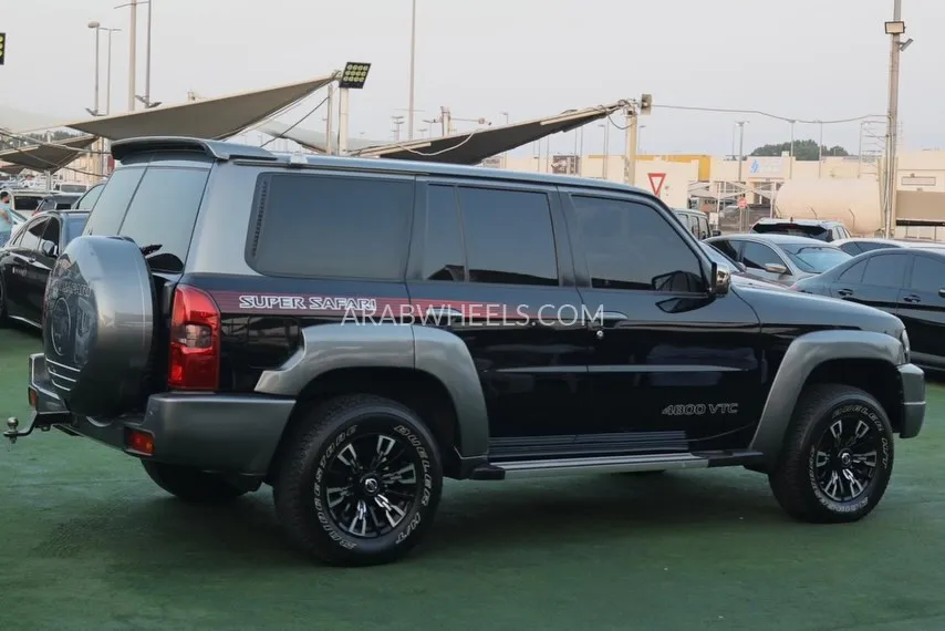 Nissan Patrol 2023 for Sale in Sharjah Image-9