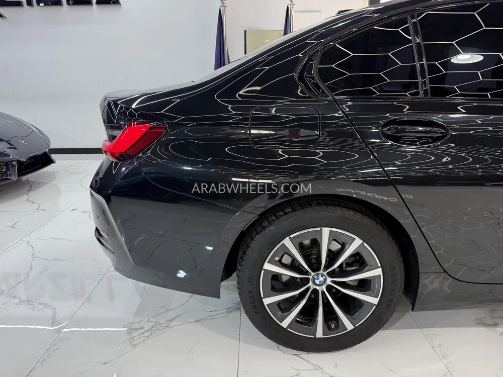 بي إم دبليو الفئة الثالثة 2025 for Sale in دبي Image-5