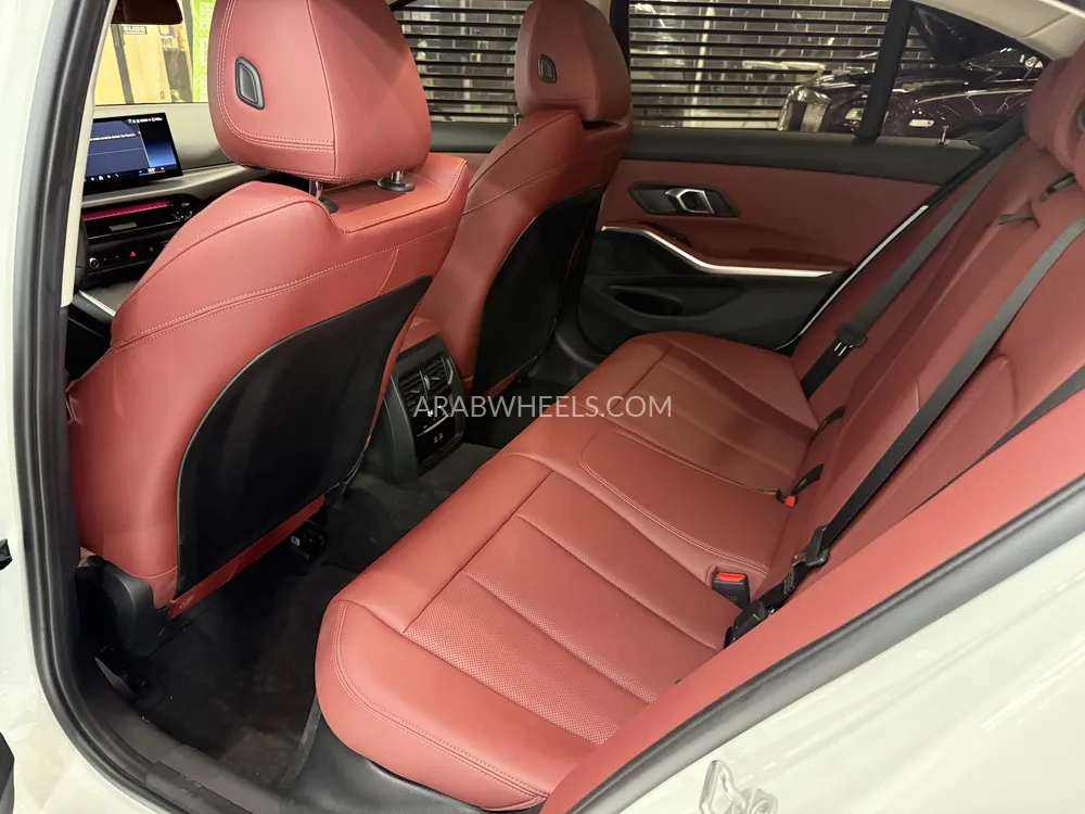 بي إم دبليو الفئة الثالثة 2025 for Sale in دبي Image-9