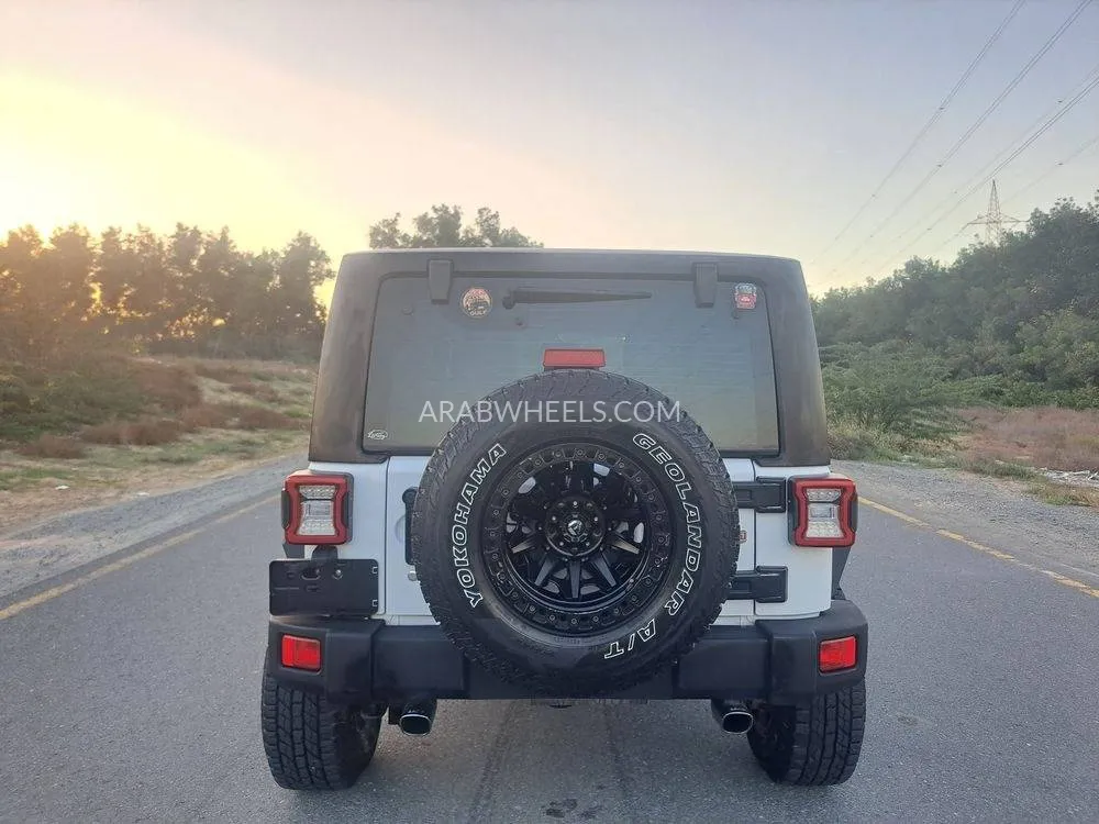 جيب رانجلر 2015 for Sale in الشارقة Image-4