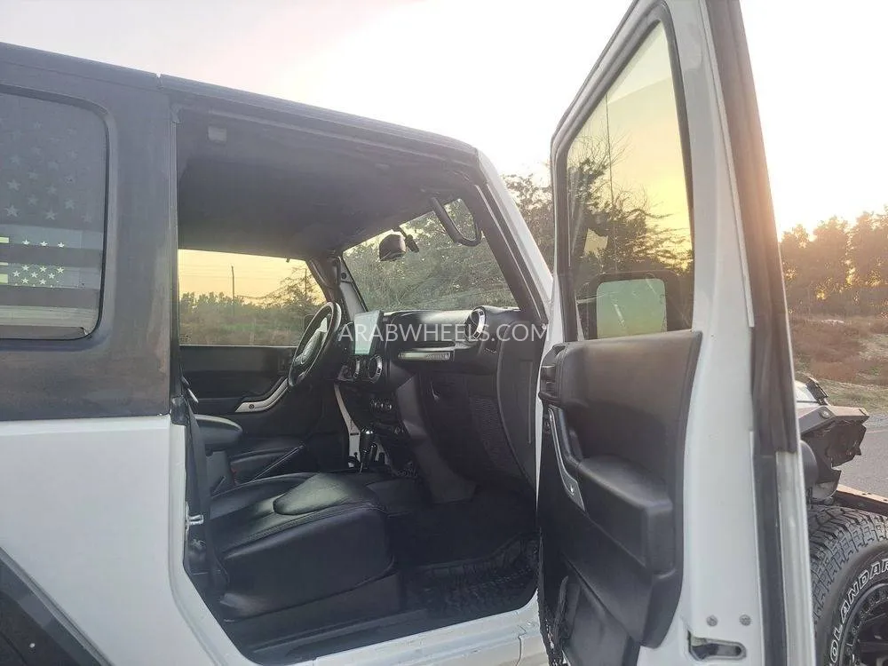 جيب رانجلر 2015 for Sale in الشارقة Image-8