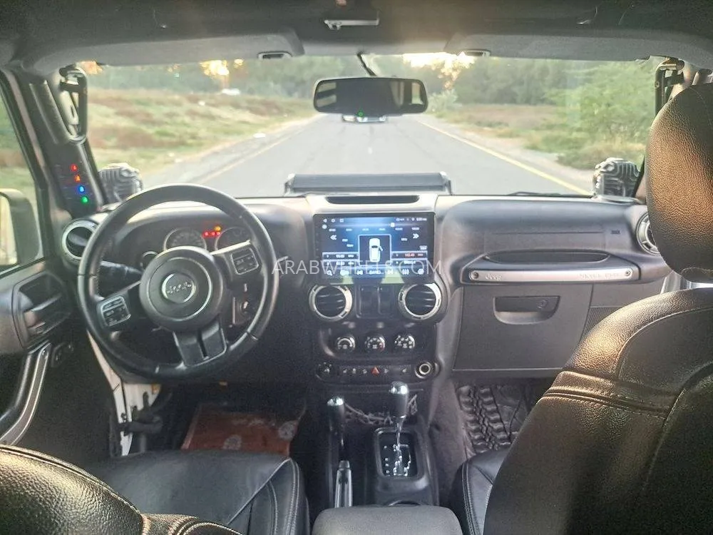 جيب رانجلر 2015 for Sale in الشارقة Image-9