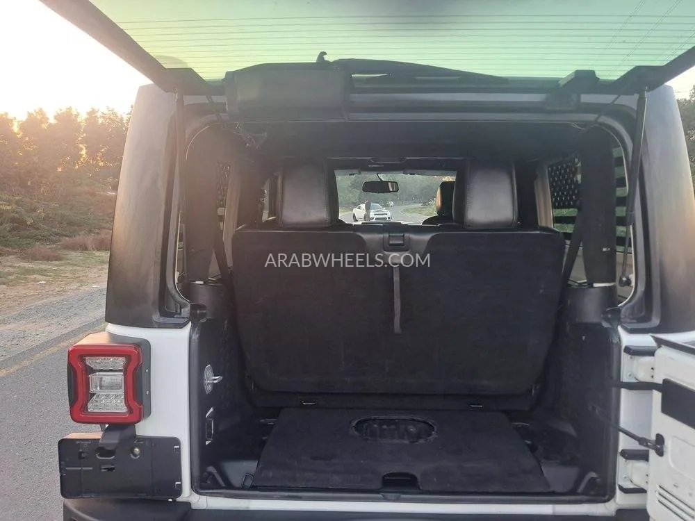 جيب رانجلر 2015 for Sale in الشارقة Image-10