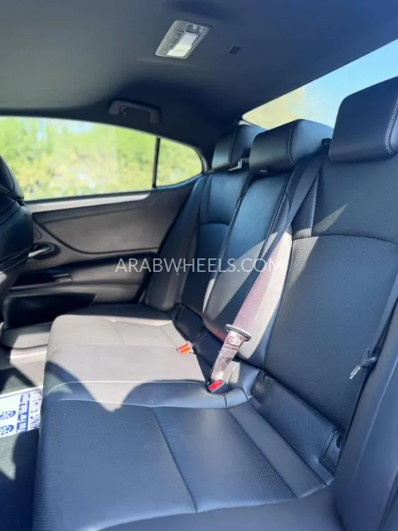 لكزس ES 2022 for Sale in رأس الخيمة Image-9