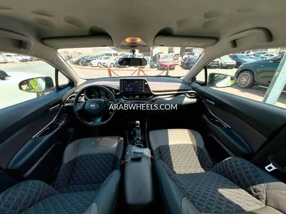 Toyota C-HR 2022 for Sale in Sharjah Image-6