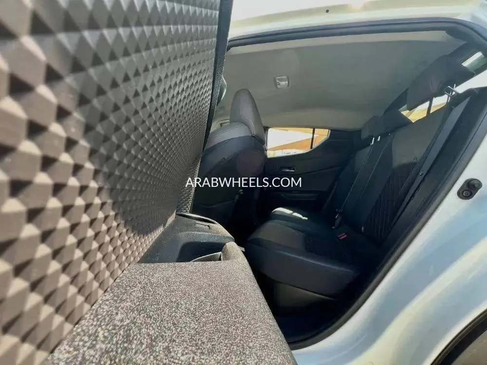 Toyota C-HR 2022 for Sale in Sharjah Image-9