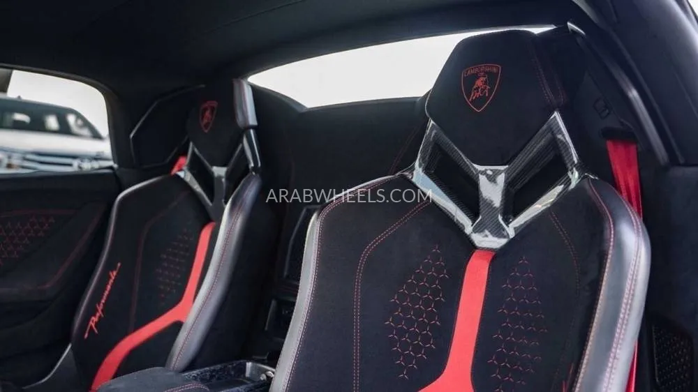 Lamborghini Huracan 2021 for Sale in Dubai Image-10