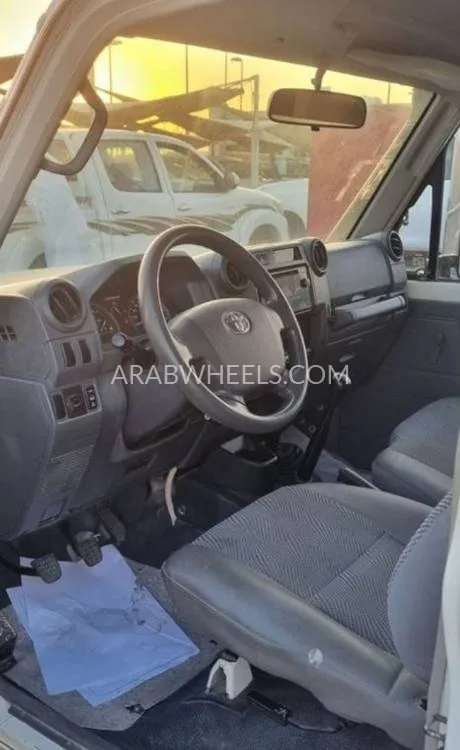 Toyota Land Cruiser 70 Series 2015 for Sale in Sharjah Image-6
