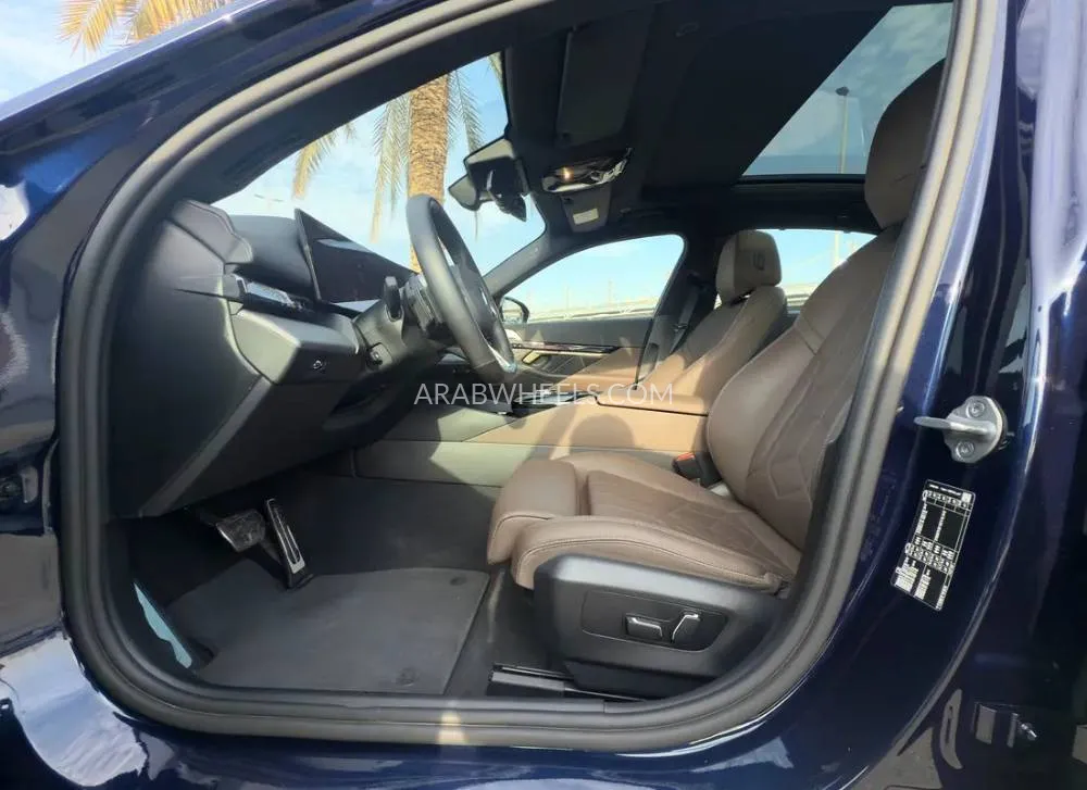 بي إم دبليو الفئة الخامسة 2024 for Sale in دبي Image-7