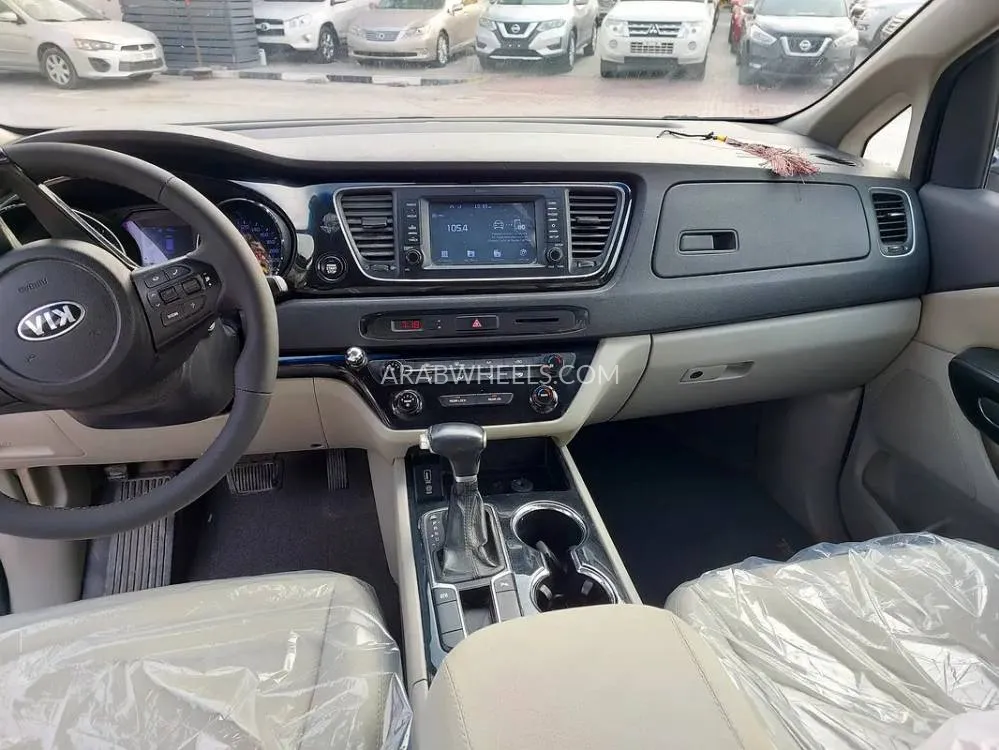 Kia Grand Carnival 2020 for Sale in Sharjah Image-16