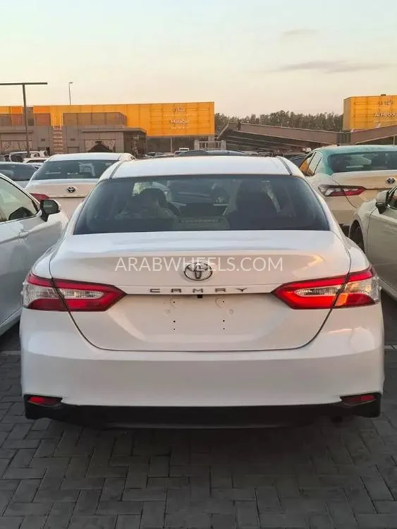 Toyota Camry 2018 for Sale in Sharjah Image-2
