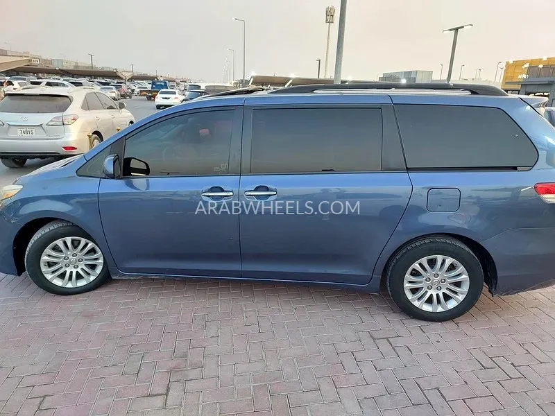 Toyota Sienna 2014 for Sale in Sharjah Image-14