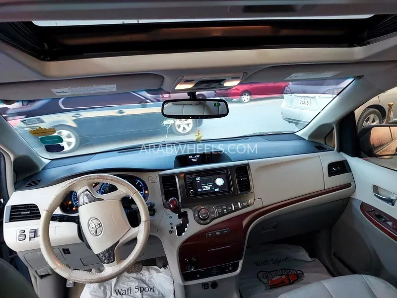 Toyota Sienna 2014 for Sale in Sharjah Image-15