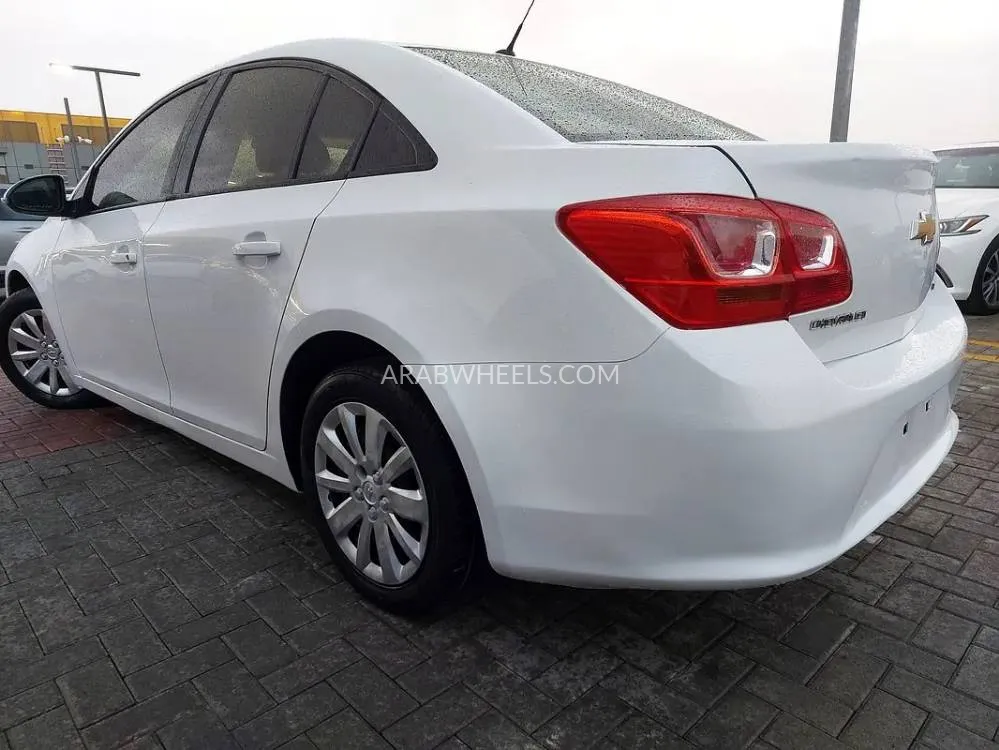 Chevrolet Cruze 2017 for Sale in Sharjah Image-4