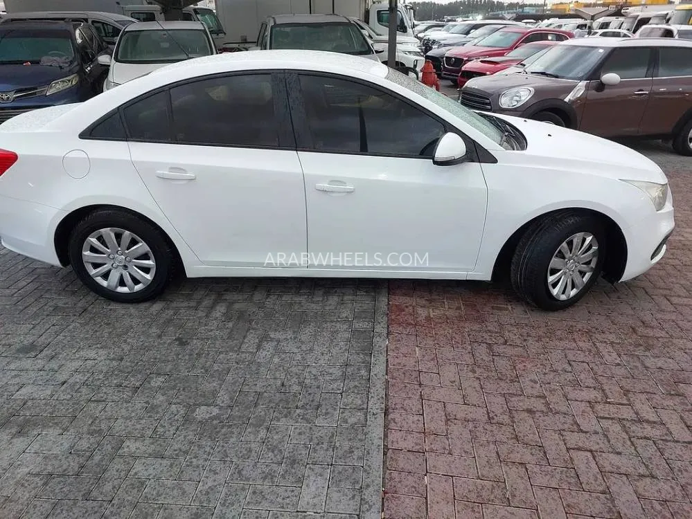 Chevrolet Cruze 2017 for Sale in Sharjah Image-7