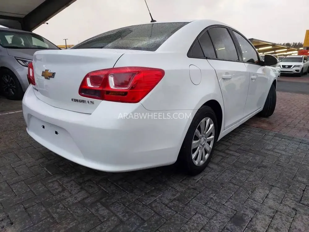 Chevrolet Cruze 2017 for Sale in Sharjah Image-11