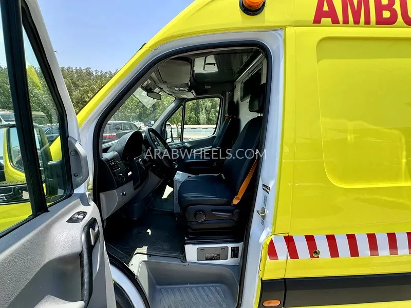 Mercedes Benz Sprinter 2016 for Sale in Sharjah Image-16