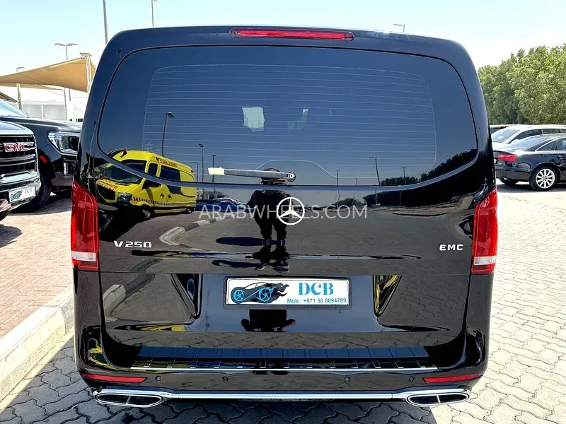 مرسيدس بنز كلاس V 2019 for Sale in الشارقة Image-11