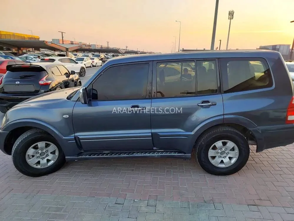 Mitsubishi Pajero 2006 for Sale in Sharjah Image-8