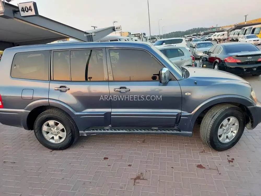 Mitsubishi Pajero 2006 for Sale in Sharjah Image-16