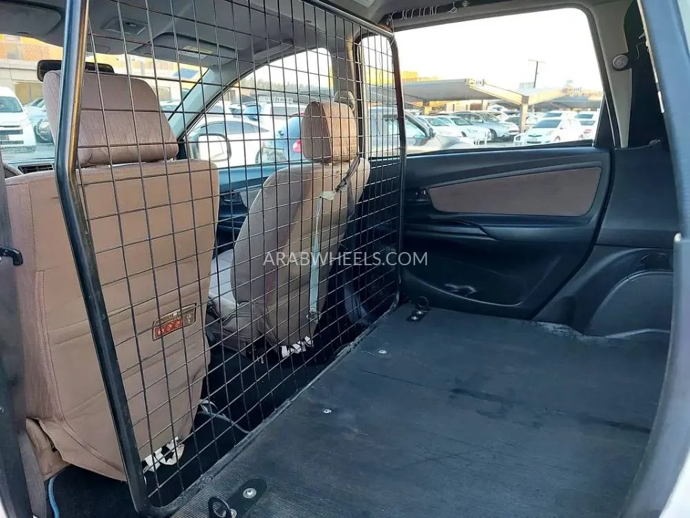 Toyota Avanza 2017 for Sale in Sharjah Image-3