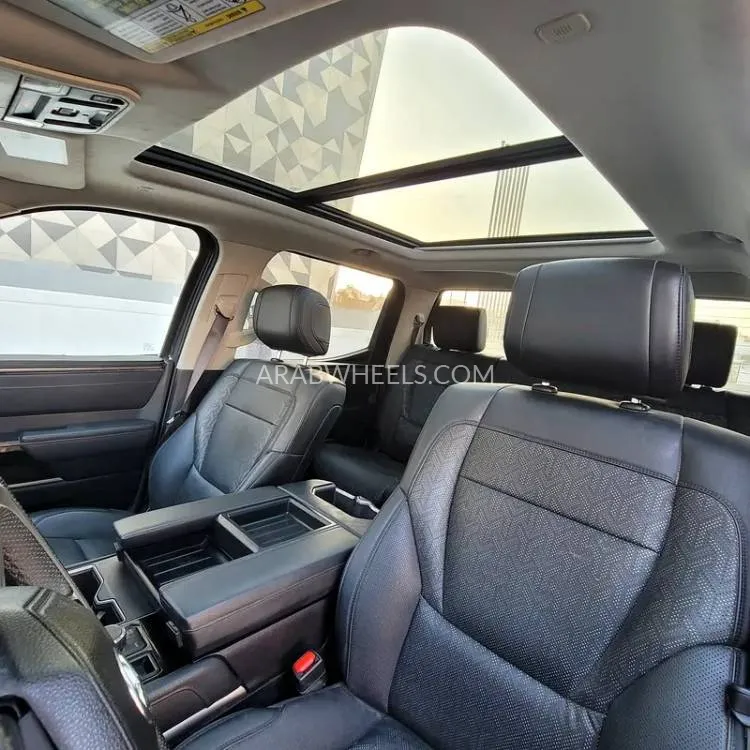 Toyota Tundra 2022 for Sale in Sharjah Image-2