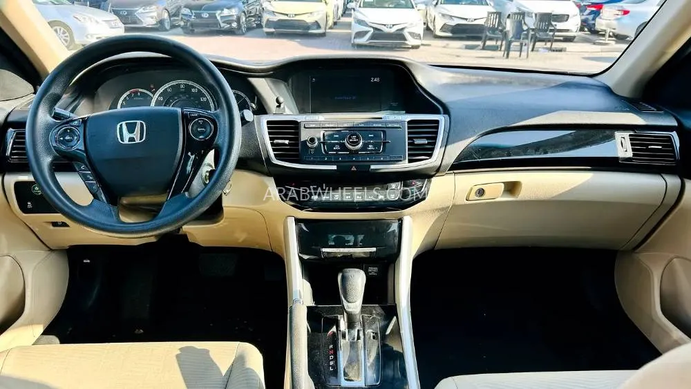 هوندا أكورد 2016 for Sale in الشارقة Image-9