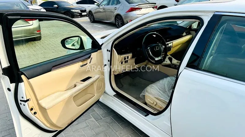 Lexus ES 2013 for Sale in Sharjah Image-9