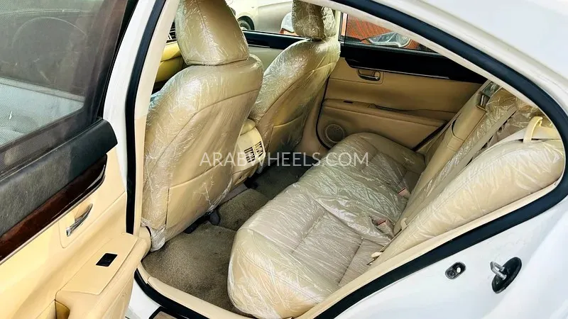 Lexus ES 2013 for Sale in Sharjah Image-15