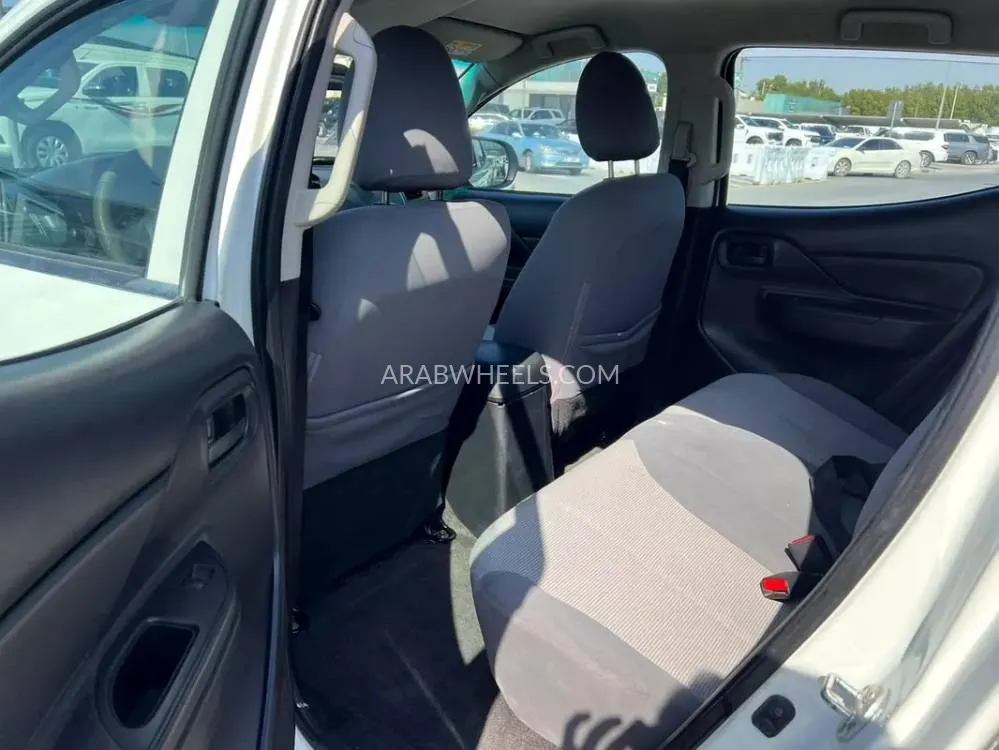 ميتسوبيشي L200 2020 for Sale in الشارقة Image-6