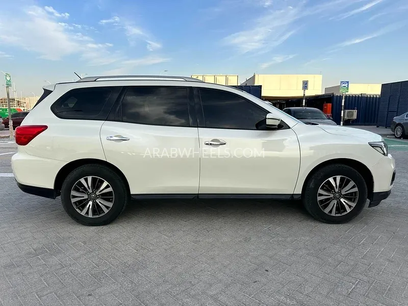 Nissan Pathfinder 2018 for Sale in Abu Dhabi Image-2
