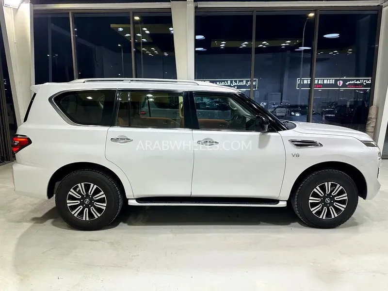 Nissan Patrol 2020 for Sale in Abu Dhabi Image-3