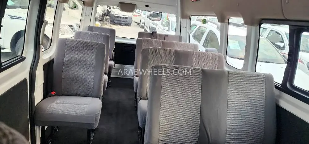 Nissan Urvan 2021 for Sale in Sharjah Image-4