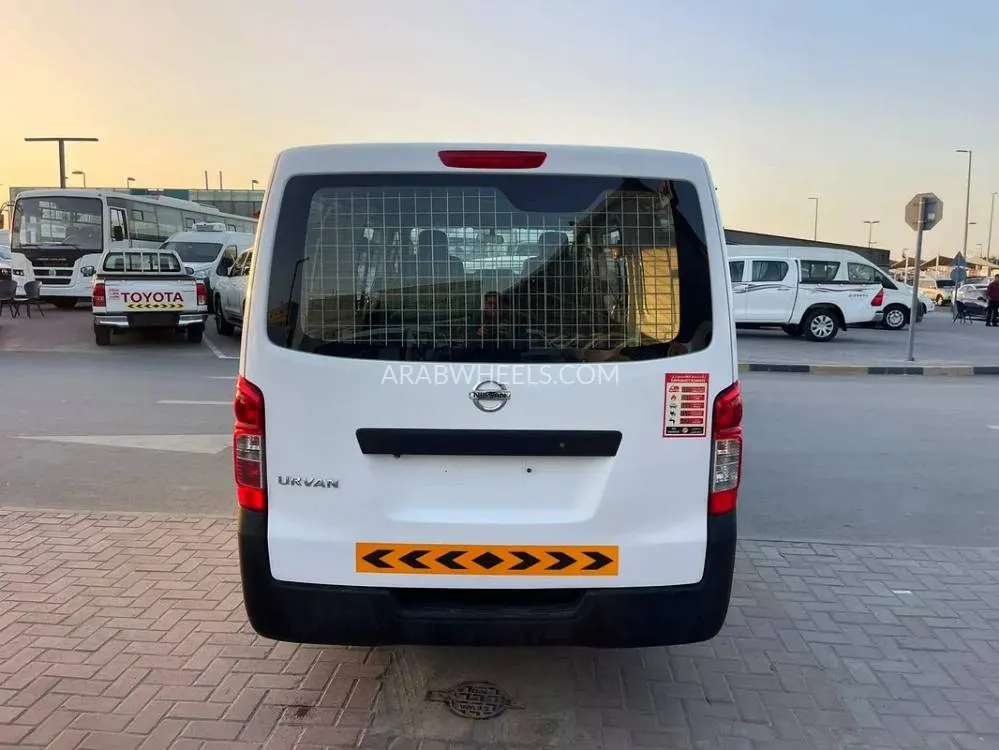 Nissan Urvan 2022 for Sale in Sharjah Image-2