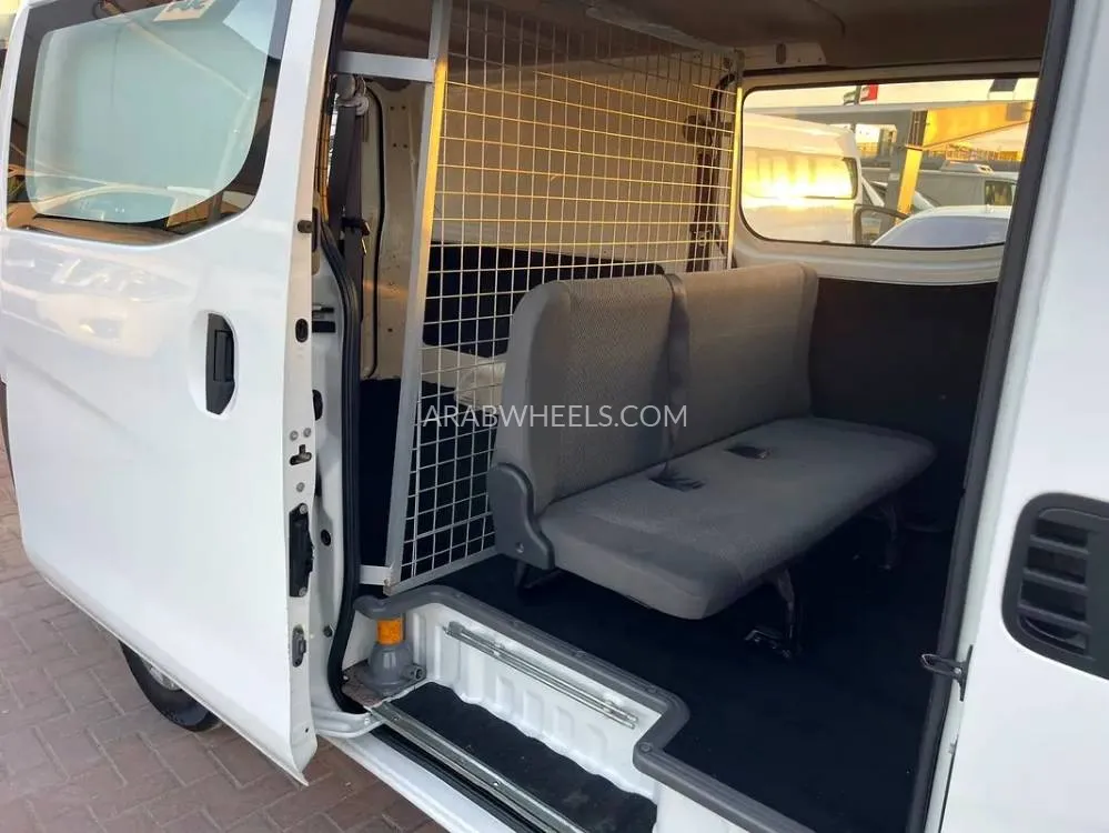 Nissan Urvan 2022 for Sale in Sharjah Image-6