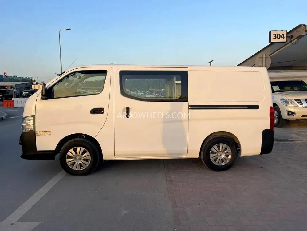 Nissan Urvan 2022 for Sale in Sharjah Image-15